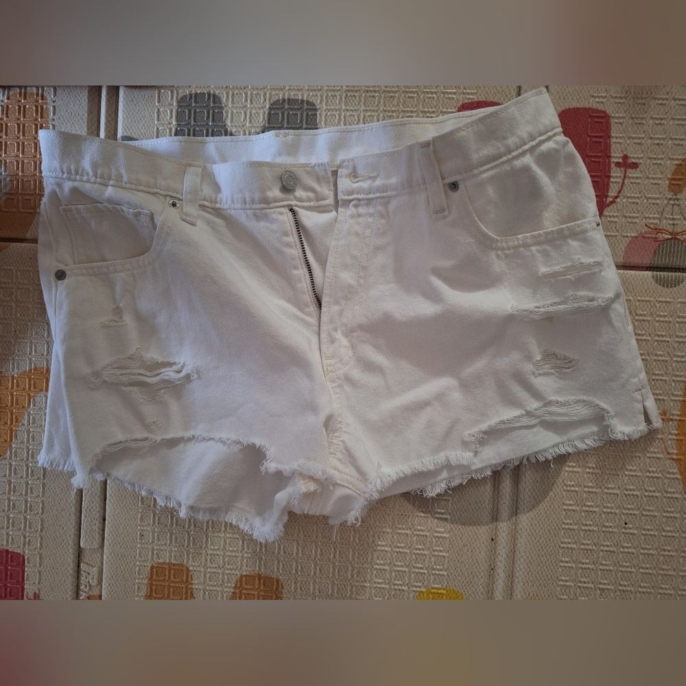 Chic distressed gap shorts nwot